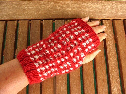 Strickanleitung für Pulswärmer - Handstulpen in rot-weiß