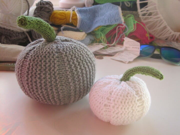 Strickanleitung Kürbis Set in zwei Größen - 14 und 6 cm
