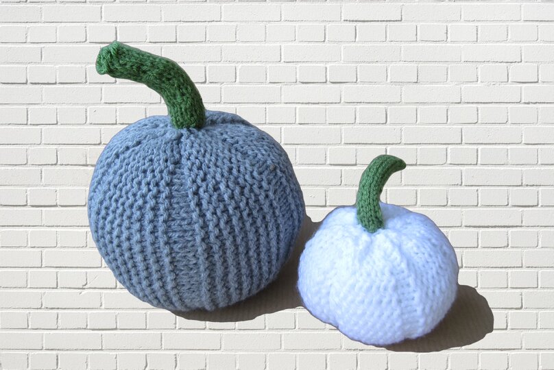 Strickanleitung Kürbis Set in zwei Größen - 14 und 6 cm
