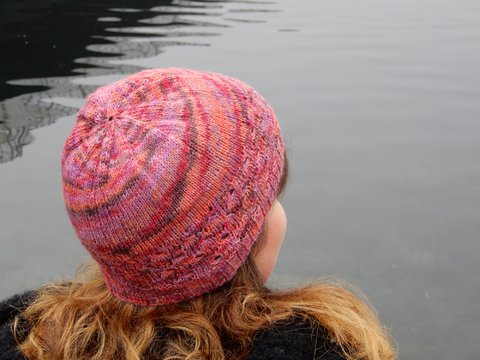 Gestrickte "Emmentaler" - Mütze mit kleinen Löchern, 4 Größen