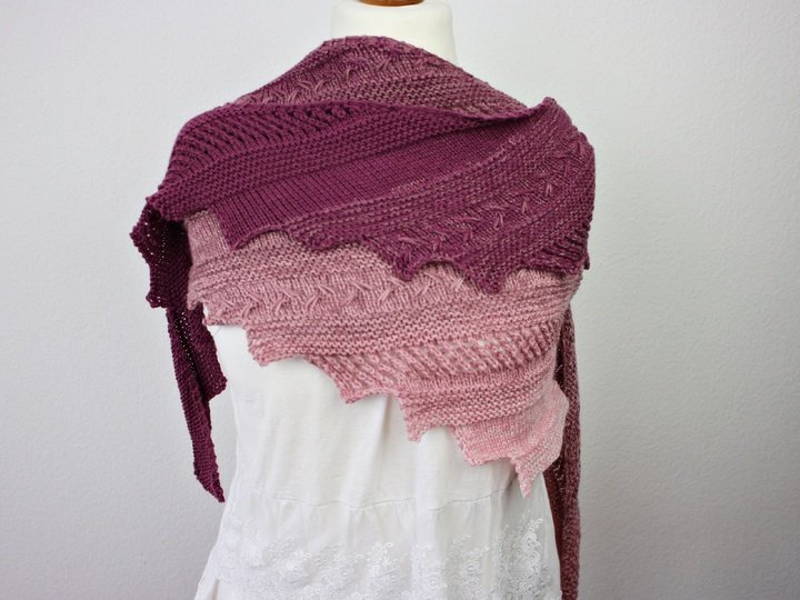 Strickanleitung Tuch einfach – luftiges Drachenschwanz-Tuch für Anfänger