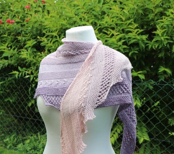 Strickanleitung Tuch einfach – luftiges Drachenschwanz-Tuch für Anfänger