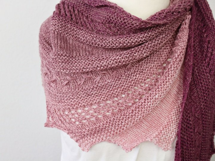Strickanleitung Tuch einfach – luftiges Drachenschwanz-Tuch für Anfänger