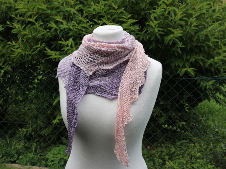 Strickanleitung Tuch einfach – luftiges Drachenschwanz-Tuch für Anfänger