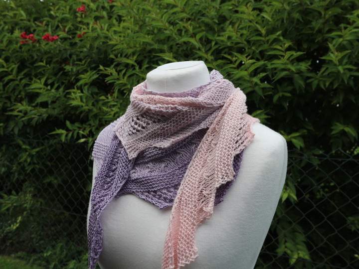 Strickanleitung Tuch einfach – luftiges Drachenschwanz-Tuch für Anfänger