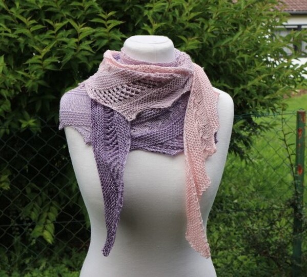 Strickanleitung Tuch einfach – luftiges Drachenschwanz-Tuch für Anfänger