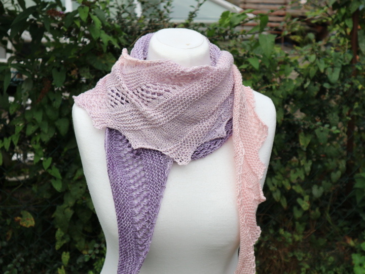 Strickanleitung Tuch einfach – luftiges Drachenschwanz-Tuch für Anfänger