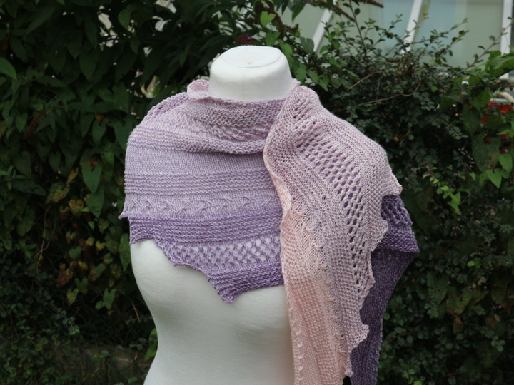 Strickanleitung Tuch einfach – luftiges Drachenschwanz-Tuch für Anfänger