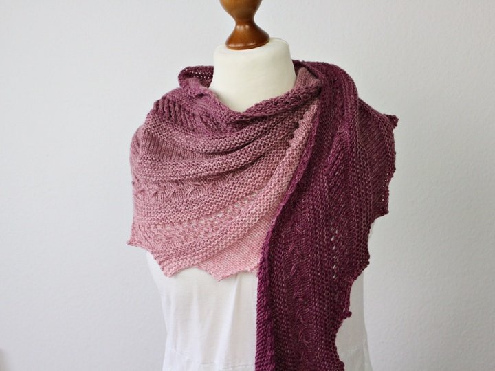 Strickanleitung Tuch einfach – luftiges Drachenschwanz-Tuch für Anfänger
