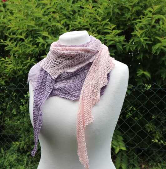 Strickanleitung Tuch einfach – luftiges Drachenschwanz-Tuch für Anfänger