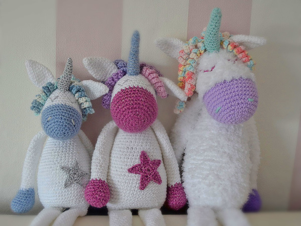Steiff Starly Einhorn – 35 Cm Plüschtier Zum Kuscheln, Waschbar, Mit Knopf Im Ohr Steiff Starly Einhorn – 35 Cm Plüschtier Zum Kuscheln, Waschbar, Mit Knopf Im Ohr