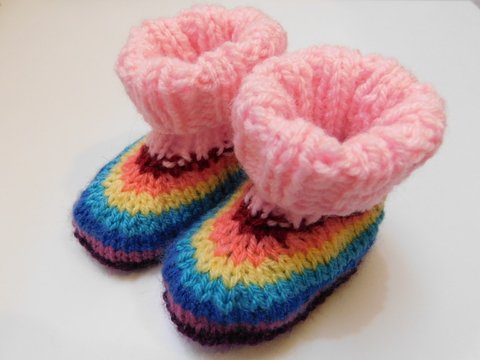 Strickanleitung Rainbow Schühchen 1-3 Monate