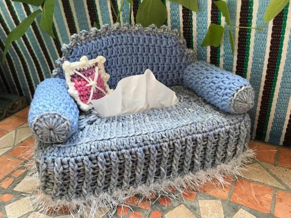 sweet little sofa (for Kosmetik)
