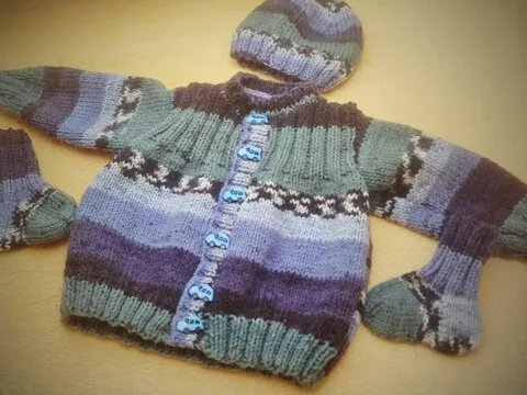 Strickanleitung für eine Babygarnitur Gr.68