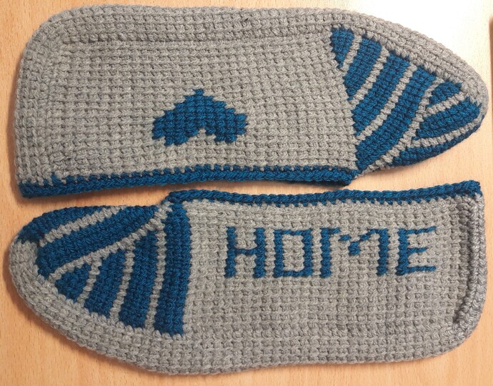 Puschen "Home" Gr. 35-46