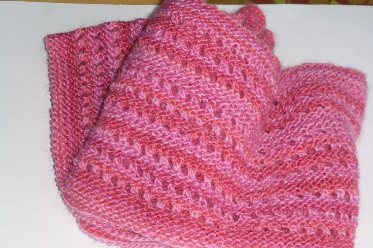 Loop gestrickt mit Lochmuster - Bild 3