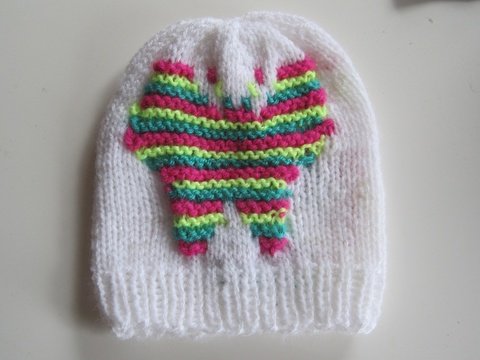 Strickanleitung Baby- und Kleinkindmütze Schmetterling für 0 Monate bis 1 Jahr