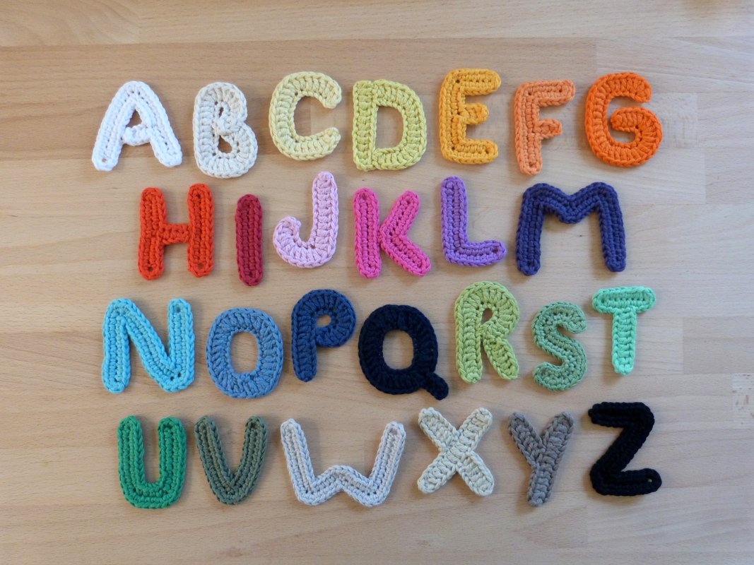 Häkelanleitung für Buchstaben-Applikationen von A-Z