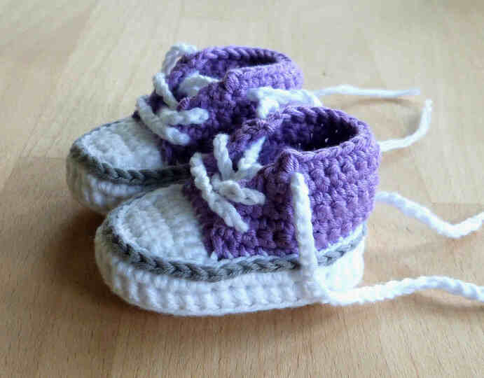Crochet pattern for lovely doll's trainers
