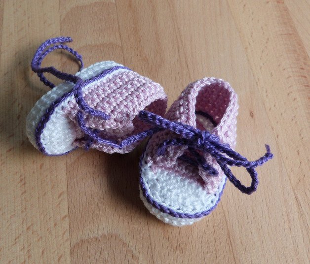 Crochet pattern for lovely doll's trainers