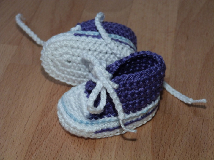 Crochet pattern for lovely doll's trainers