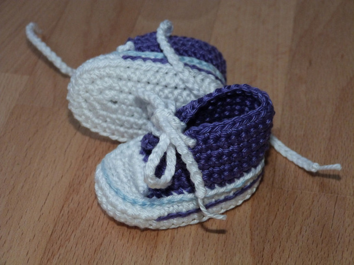 Crochet pattern for lovely doll trainers