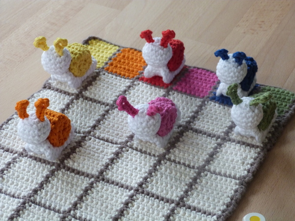 Crochet pattern for a funny family game "Snail race"