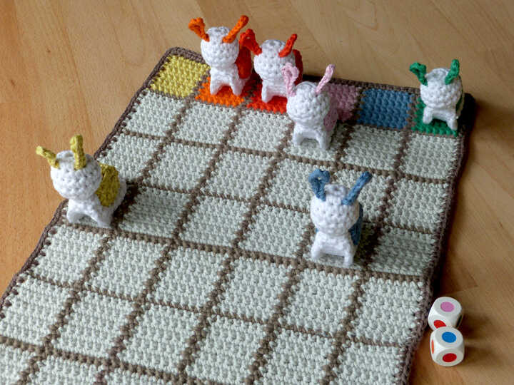 Crochet pattern for a funny family game "Snail race"