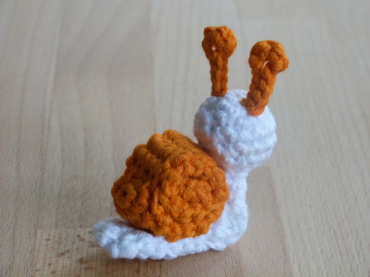 Häkelanleitung für ein lustiges Kinderspiel "Schneckenrennen"