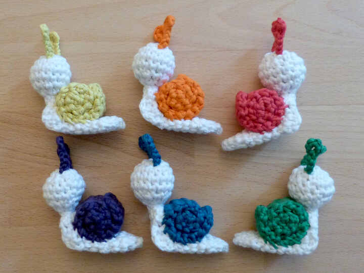 Häkelanleitung für ein lustiges Kinderspiel "Schneckenrennen"