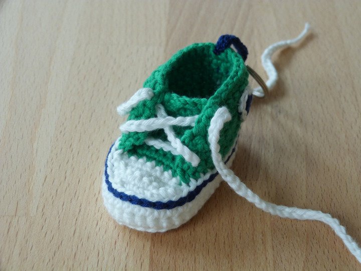 Crochet pattern keychain sneaker