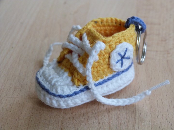 Häkelanleitung Schlüsselanhänger "Turnschuh"