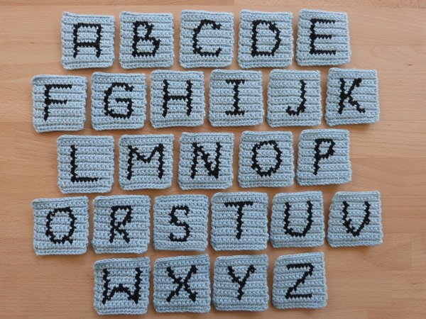 Crochet pattern for integrated alphabetic characters