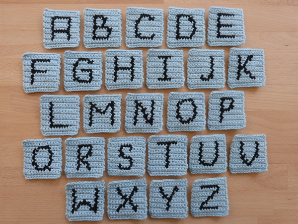 Häkelanleitung für eingehäkelte Buchstaben, Zählmuster von A-Z
