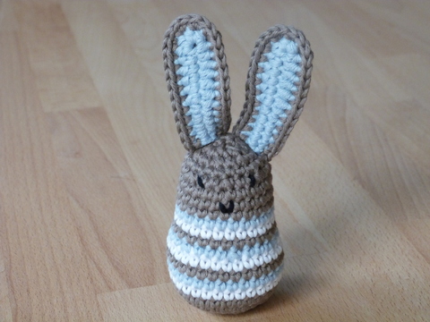 Häkelanleitung Baby-Rassel "Hase", auch als Oster-Deko