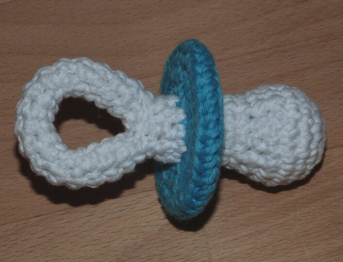 Crochet pattern pacifier rattle