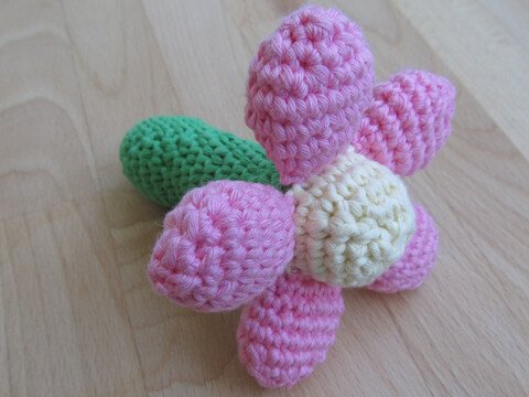 Häkelanleitung Baby-Rassel "Blume"