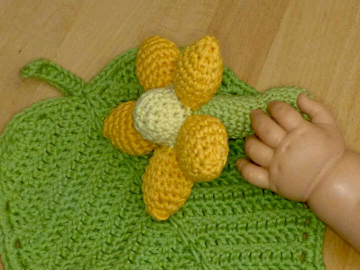 Häkelanleitung Baby-Rassel "Blume"