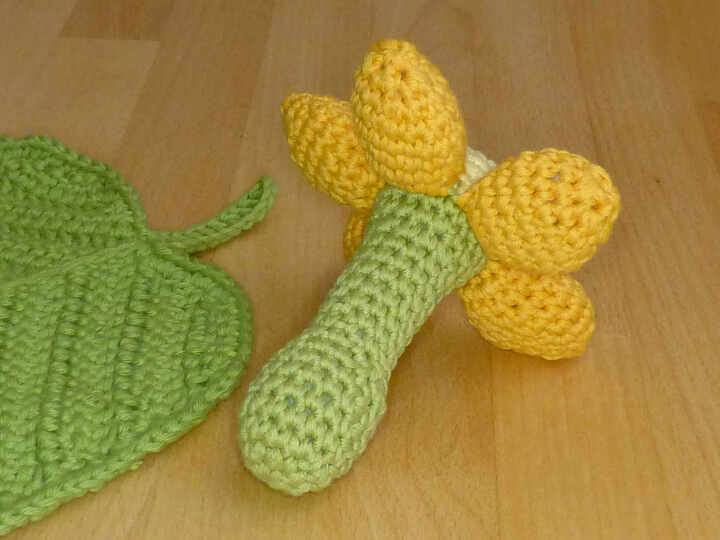 Häkelanleitung Baby-Rassel "Blume"