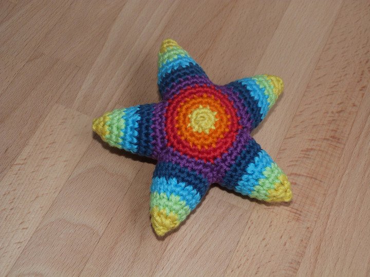 Häkelanleitung Babyrassel "Stern"