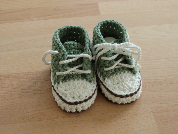 Crochet pattern baby sneakers in 3 sizes