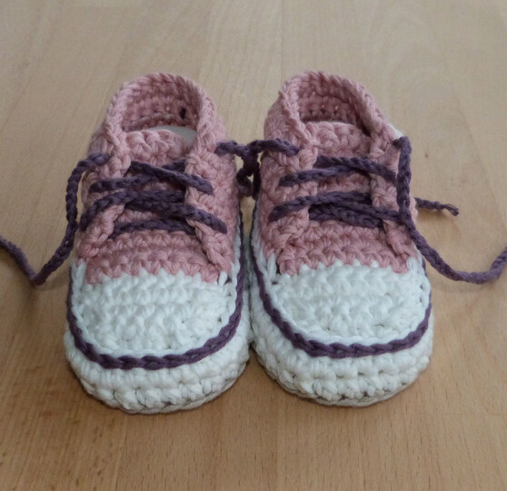 Crochet pattern baby sneakers in 3 sizes