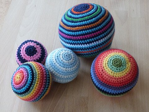 Häkelanleitung für Bälle in 5 Größen