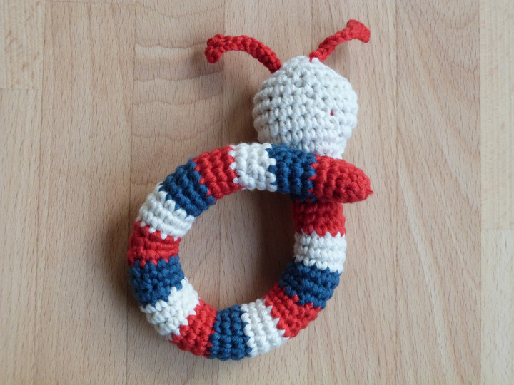 Häkelanleitung Baby-Rassel "Ringelwurm"