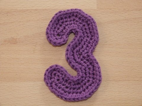 Häkelanleitung für eine große Zahlen-Applikation "3"
