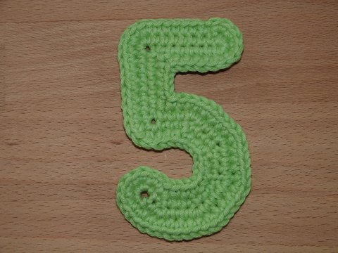 Häkelanleitung für eine große Zahlen-Applikation "5"