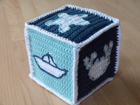 Häkelanleitung für einen Würfel mit maritimen Motiven