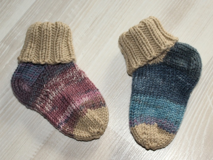 Strickanleitung Baby-Set, Mütze,Schal, Handschuhe, Söckchen, 4 - 10 Monate