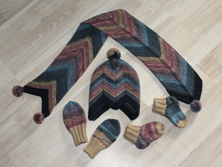 Strickanleitung Baby-Set, Mütze,Schal, Handschuhe, Söckchen, 4 - 10 Monate