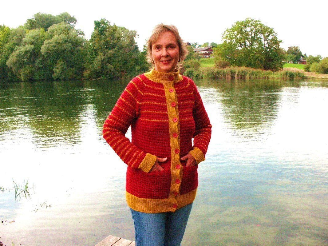 Strickanleitung für Strickjacke mit Taschen und Raglan von unten